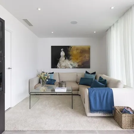 Luxury With Garden In Higueron 아파트 푸엔히롤라