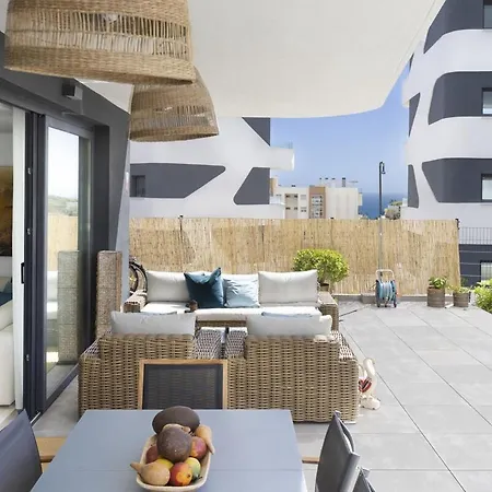 Luxury With Garden In Higueron *