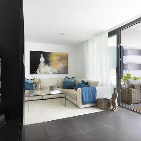 Luxury With Garden In Higueron 아파트 푸엔히롤라