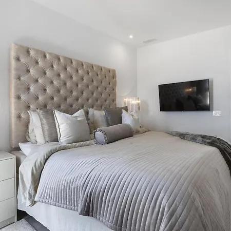 Luxury With Garden In Higueron 아파트 푸엔히롤라