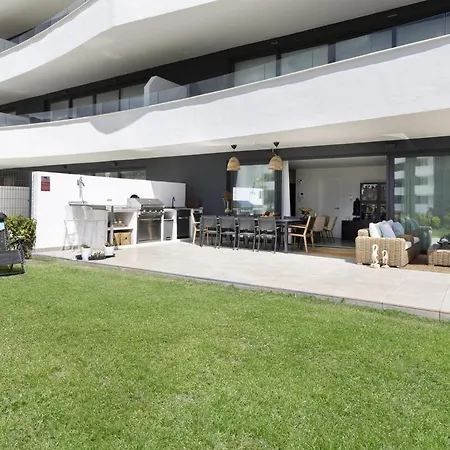 Luxury With Garden In Higueron 아파트
